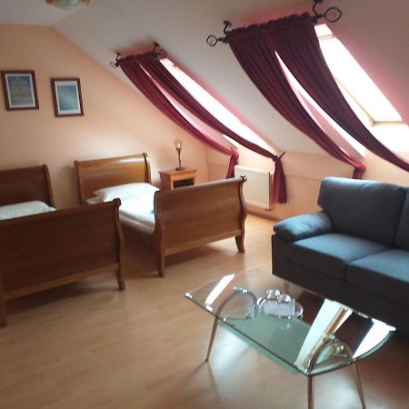 Penzion Scarlet Trenčín Kültér fotó