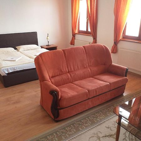 Penzion Scarlet Trenčín Kültér fotó