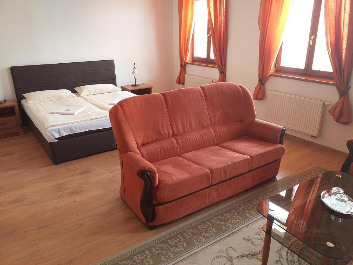Penzion Scarlet Trenčín Kültér fotó
